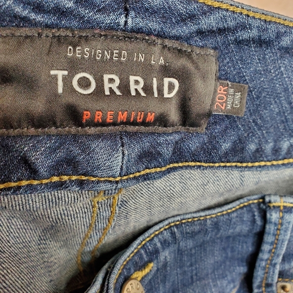 Torrid 3 Button Distressed Skinny Jegging Jean - Picture 9 of 13